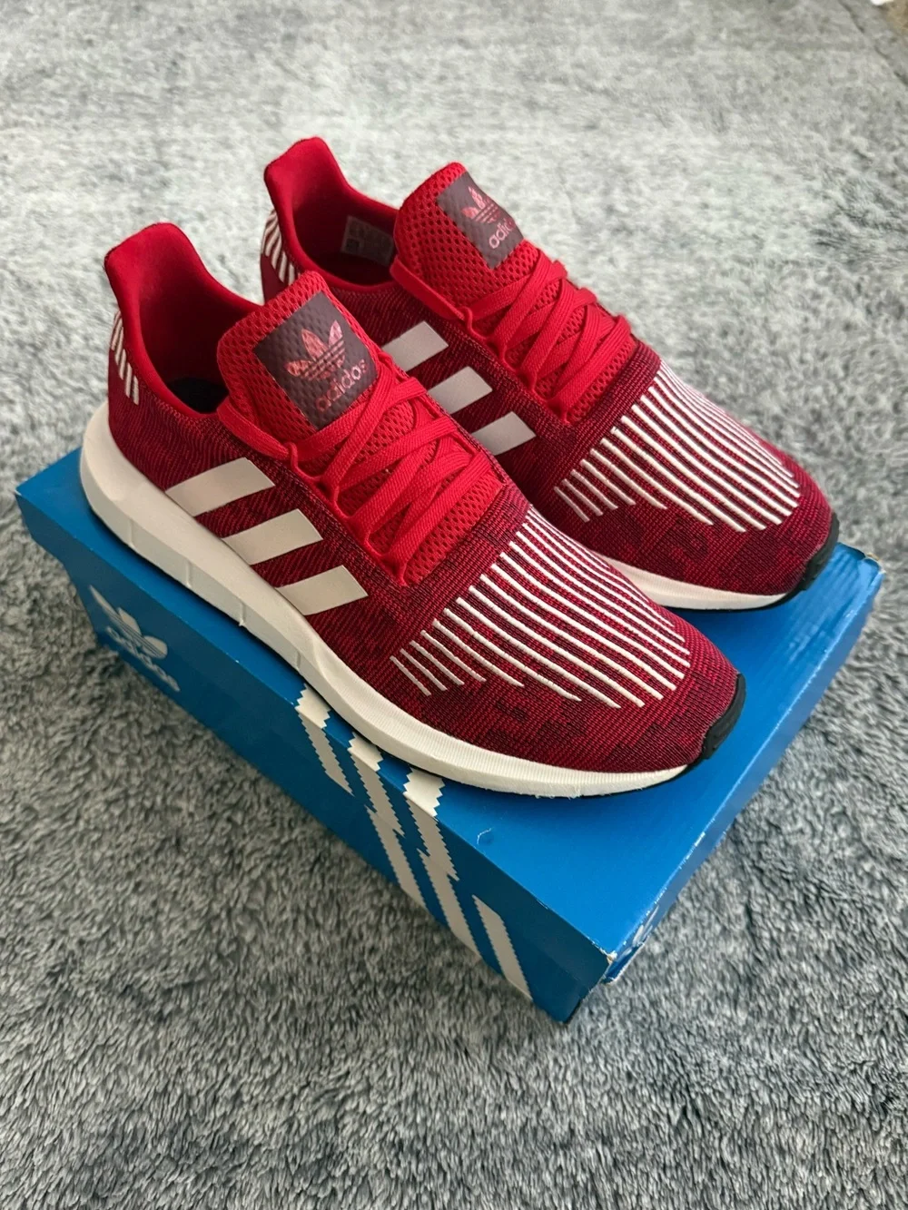 Men’s Adidas Sneakers, Swift Run, Size 10.5